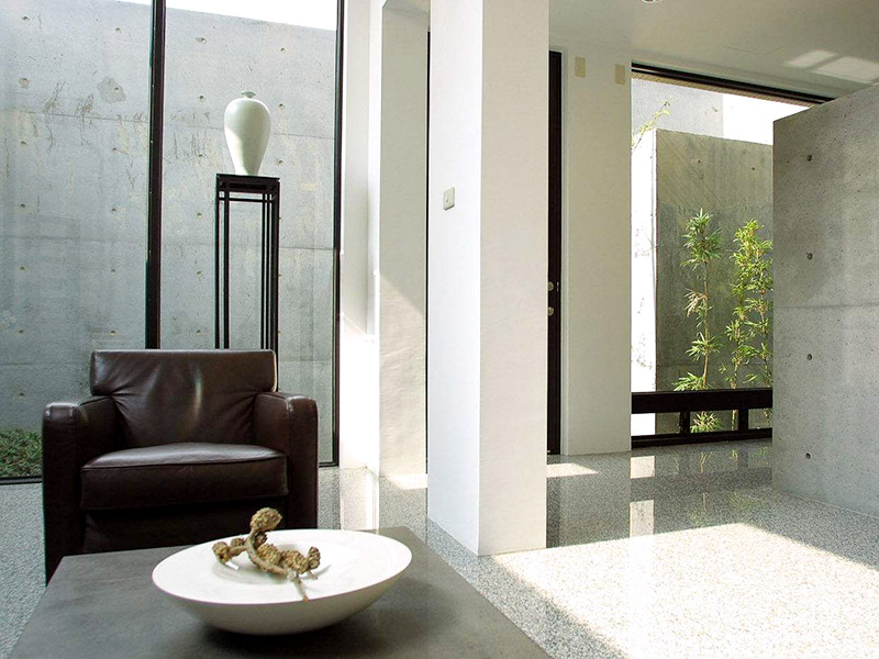 無機涂料能否直接在水泥墻面施工？